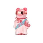 Seliya 700ml bear-shaped kids bottle in pink with light blue sash strap